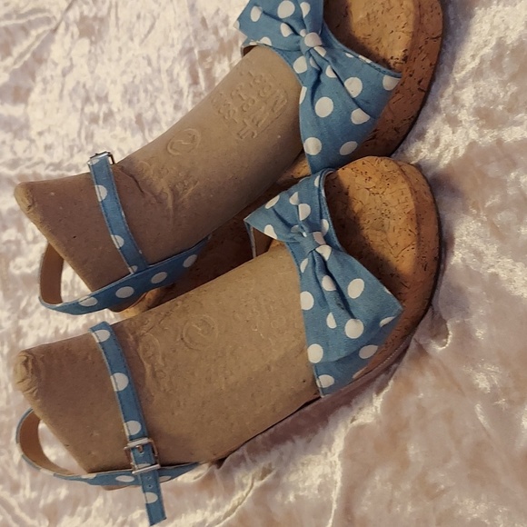 Shoes - Picture 2 of 3